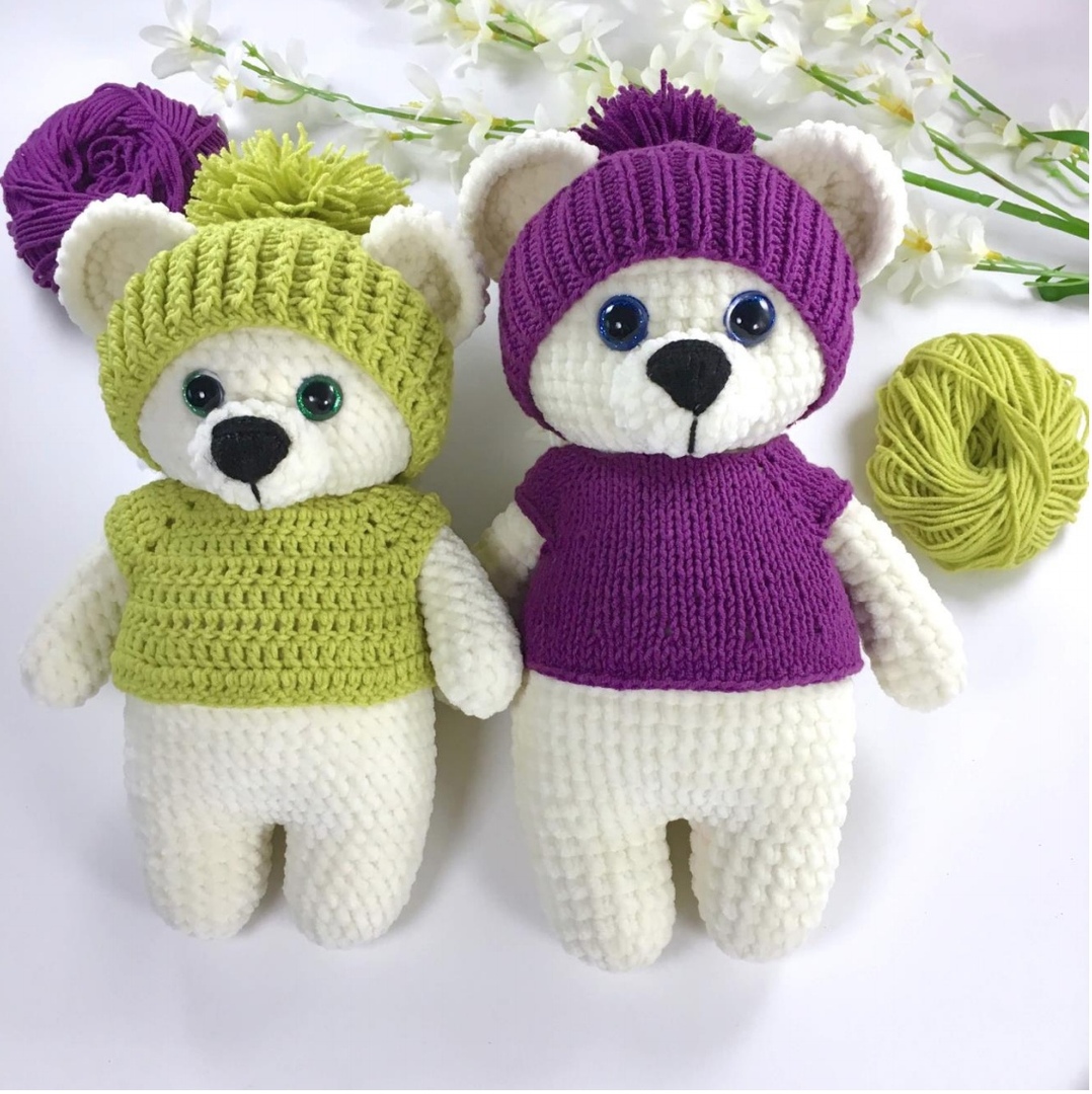 Как связать игрушку спицами. Mishka Amigurumi мишка. Вязаная шапка для игрушки. Вязаная одежда для мягких игрушек. Вязаная шапка мишка.